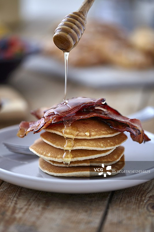培根蜂蜜薄煎饼图片素材