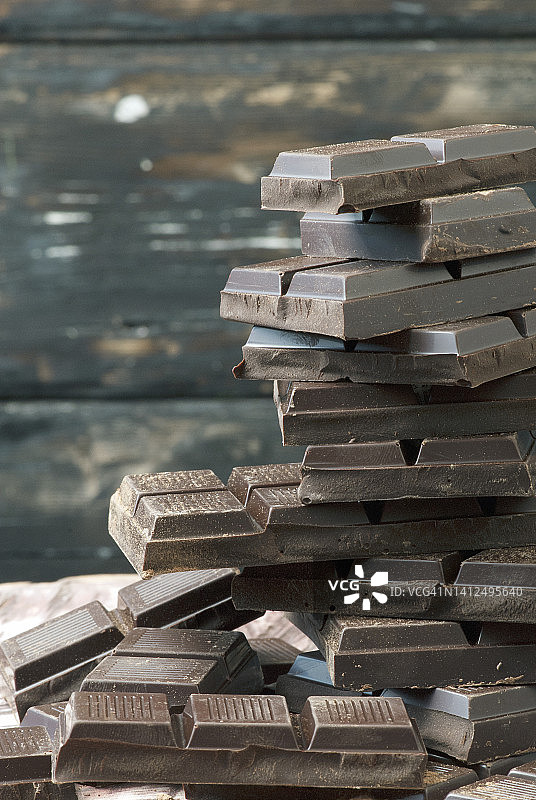 堆叠的巧克力方块图片素材