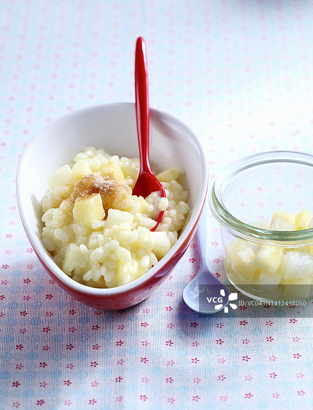 苹果梨肉桂糖婴儿米布丁图片素材