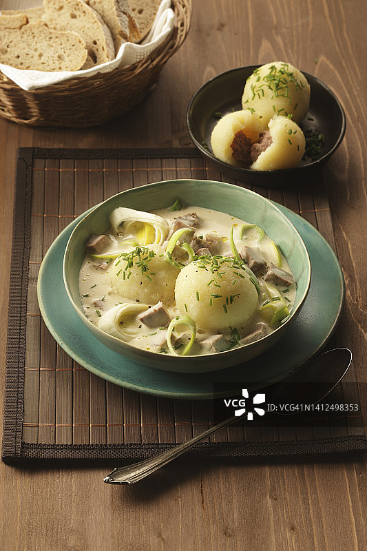 韭菜汤肉馅饺子图片素材