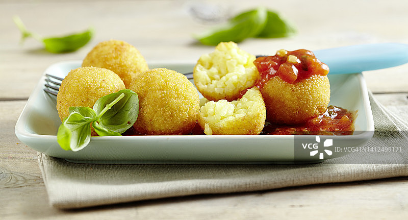 番茄酱炸饭团图片素材