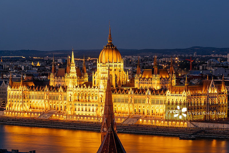 匈牙利布达佩斯国会大厦黄昏景观图片素材