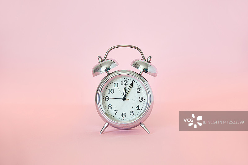 破碎的钟表图片素材