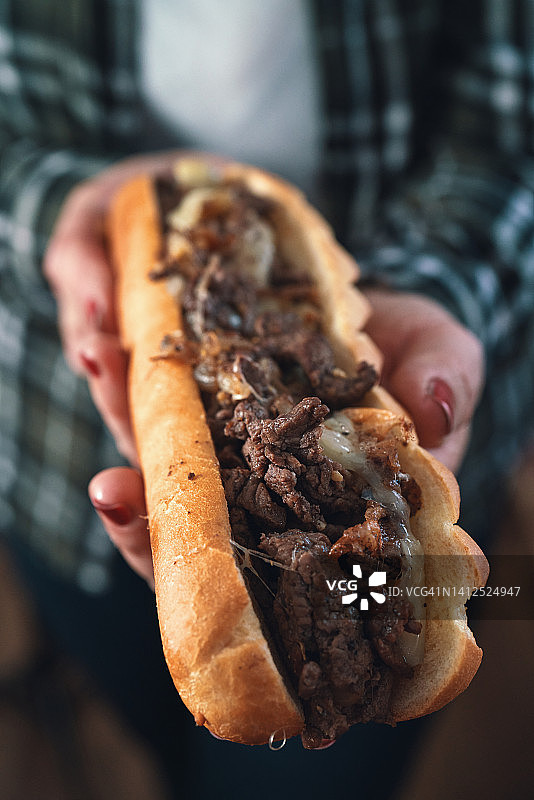 准备辣椒奶酪牛排三明治（费城风味）图片素材