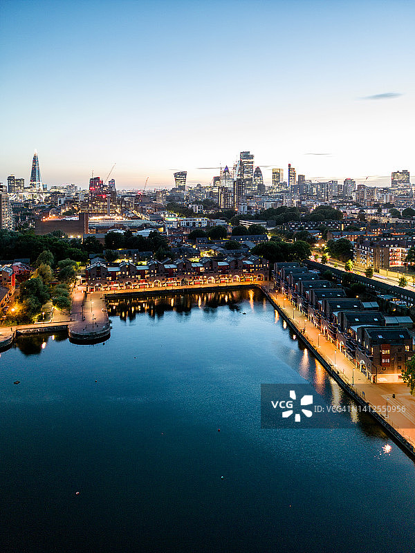 伦敦沙德韦尔盆地无人机视角图片素材