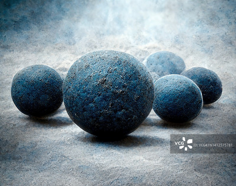 纯色背景上的蓝色球体图片素材