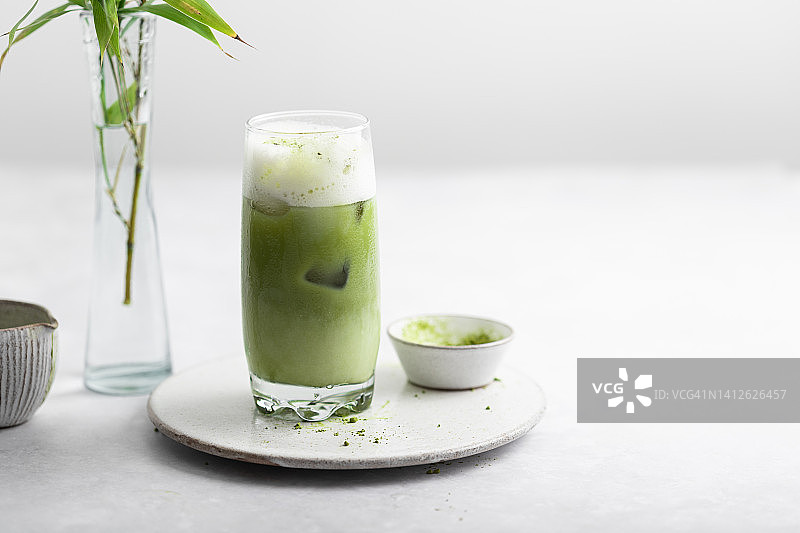 新鲜抹茶拿铁冰饮图片素材