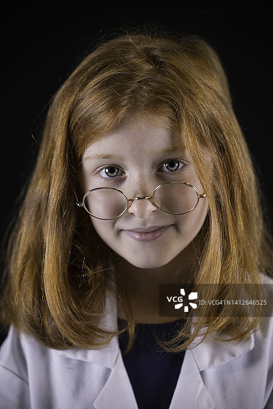 八岁有为的科学家图片素材