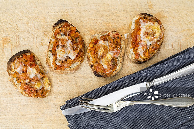 番茄奶酪意式烤面包图片素材