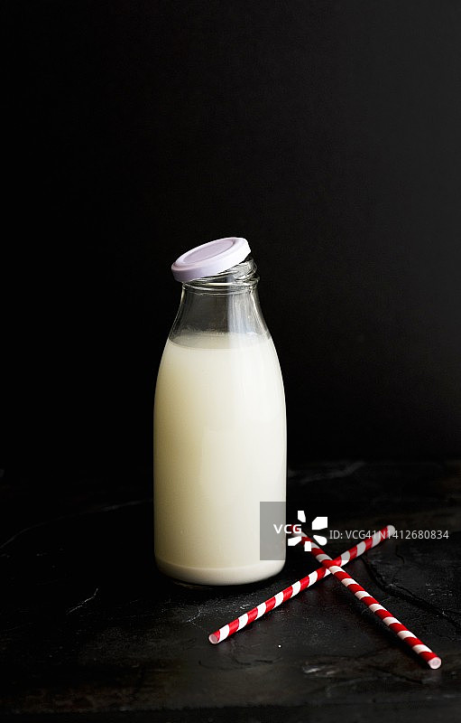 米乳饮品瓶图片素材