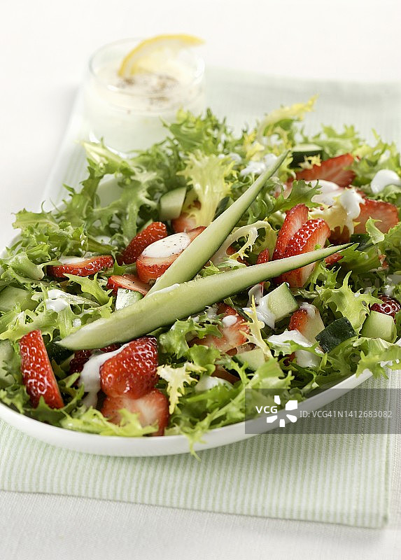 菊苣莴苣配草莓图片素材
