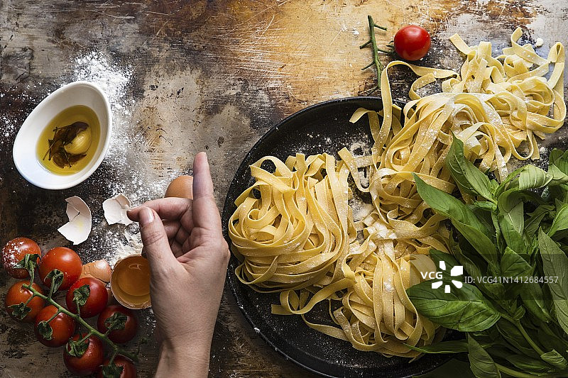 番茄香草鸡蛋意面图片素材