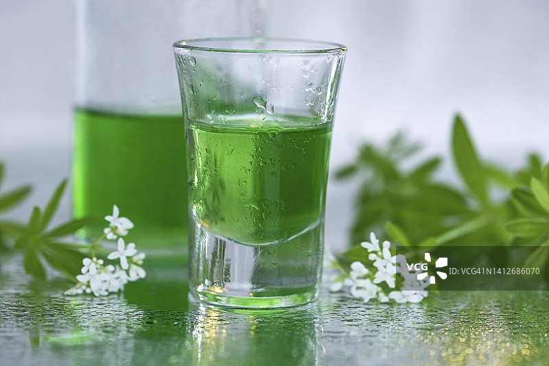 香车叶草利口酒图片素材