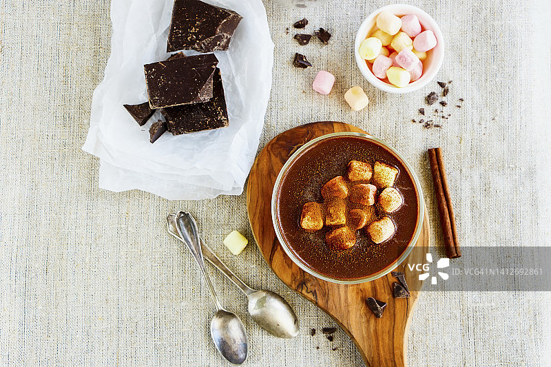 自制热巧克力和配料图片素材