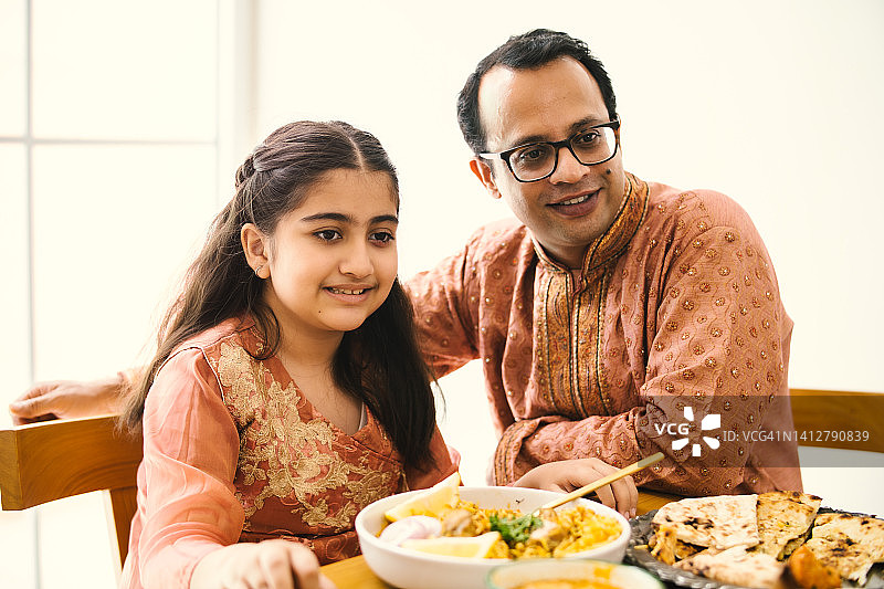 父亲与女儿的合影图片素材