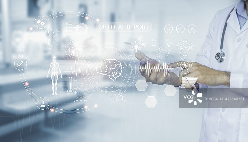 远程病人监护、网络连接在虚拟屏幕上的医疗报告分析图片素材
