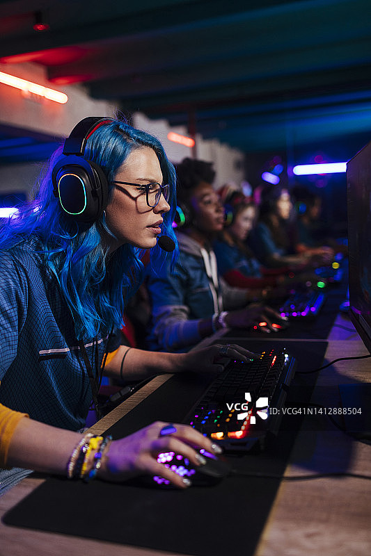 女孩的决定性比赛图片素材