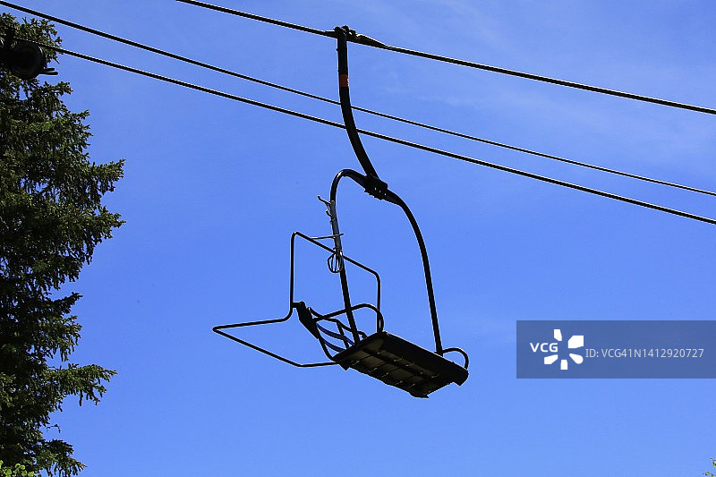 高架滑雪缆车式吊舱图片素材