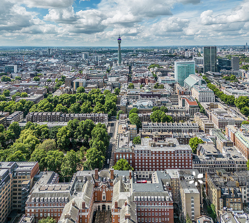 伦敦：从无人机视角俯瞰布卢姆茨伯里的屋顶图片素材