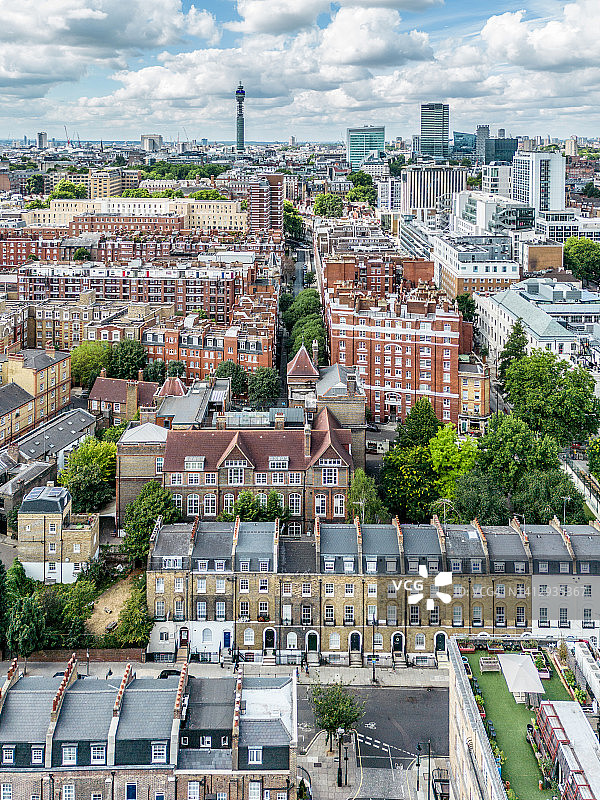 伦敦：从无人机视角俯瞰布卢姆茨伯里的屋顶图片素材