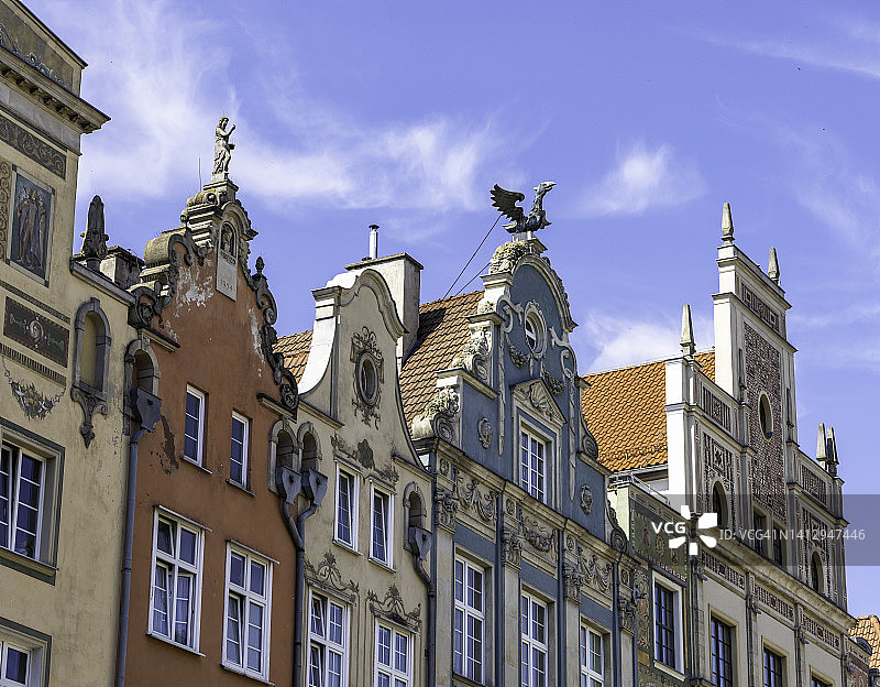 波兰首都格但斯克的彩色屋顶设计图片素材