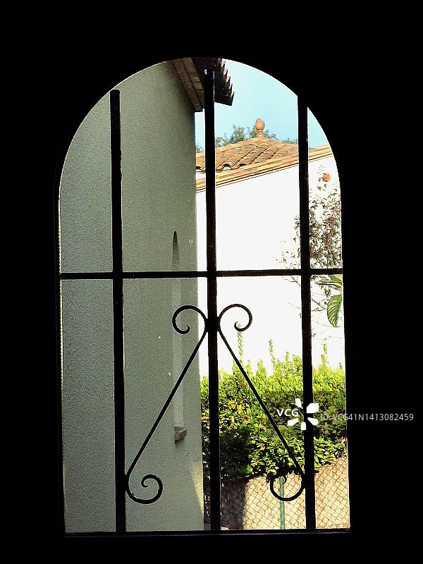 小型拱形窗户图片素材