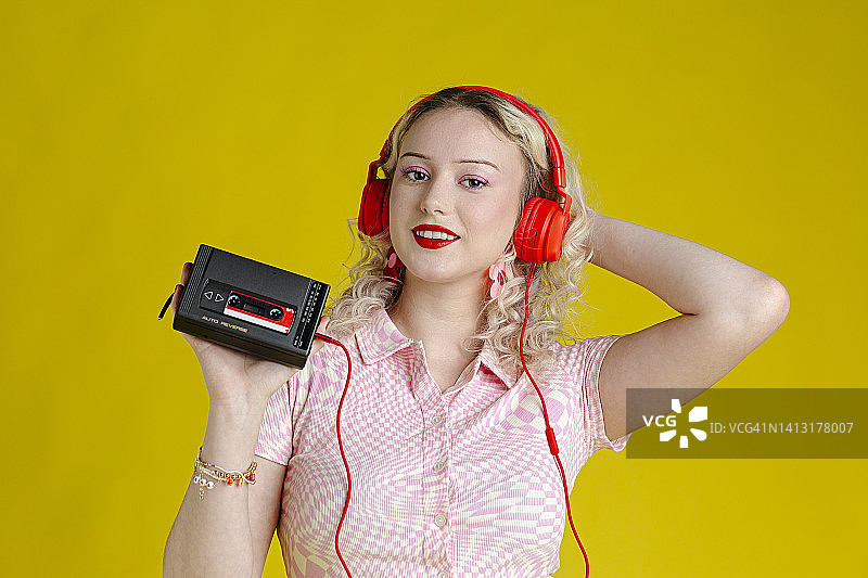 女人在听音乐图片素材