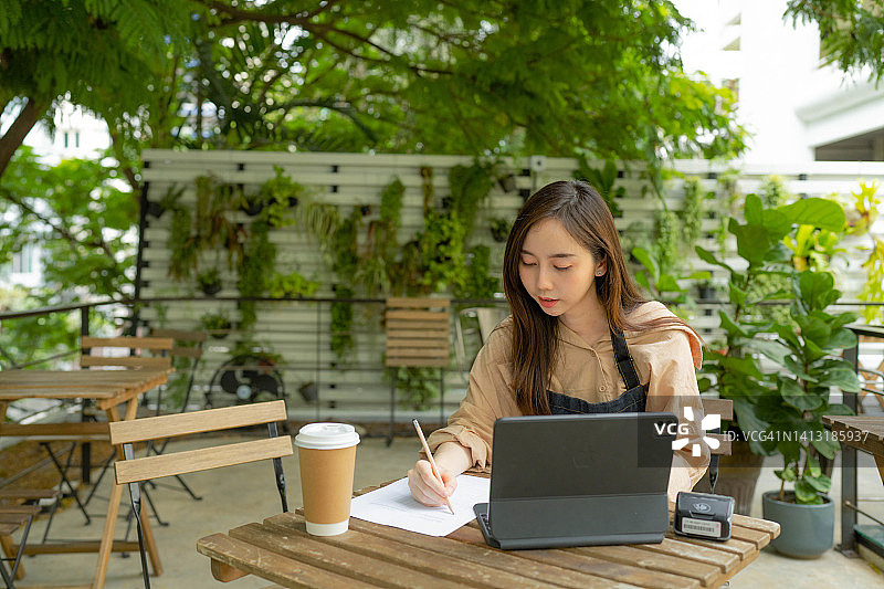 年轻创业者与小企业图片素材