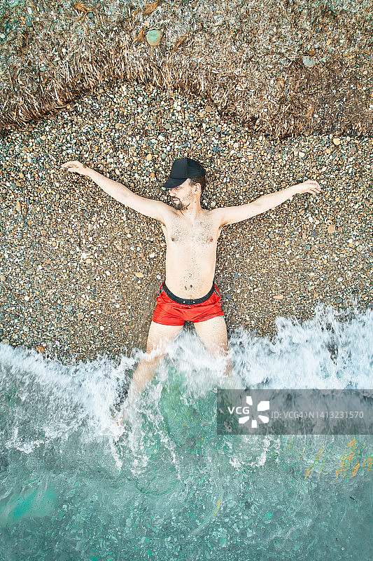 沙滩上的遇难者遗骸图片素材