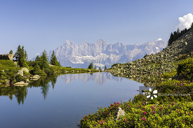奥地利施拉德明赖特阿尔姆山达赫斯坦冰川的施皮格尔湖图片素材