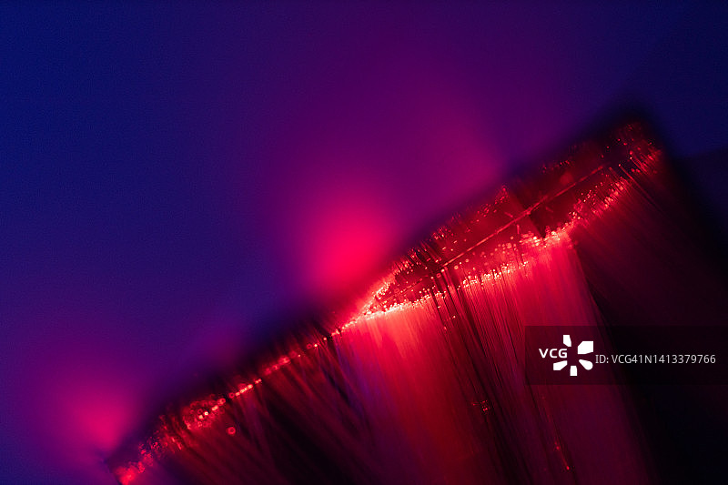 玻璃盒中的光纤图片素材