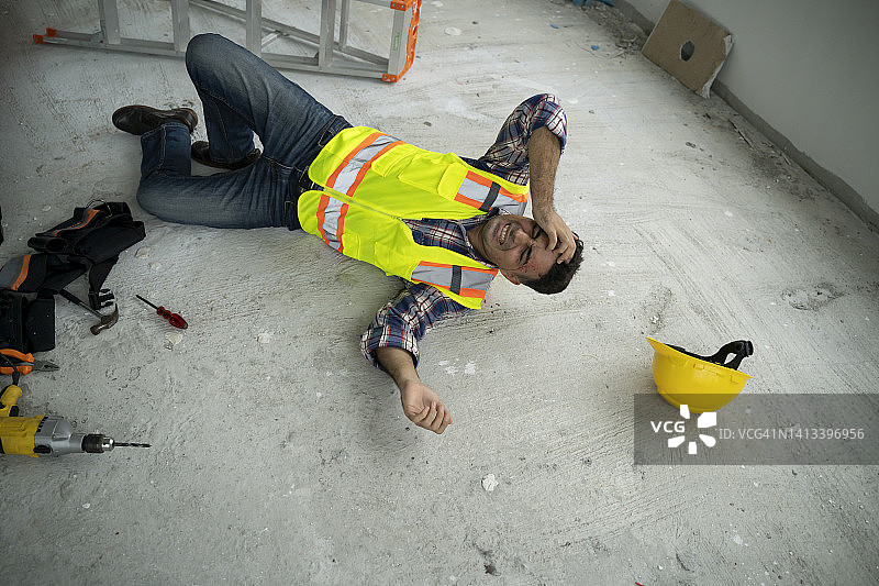 建筑工人在建筑工地发生事故图片素材