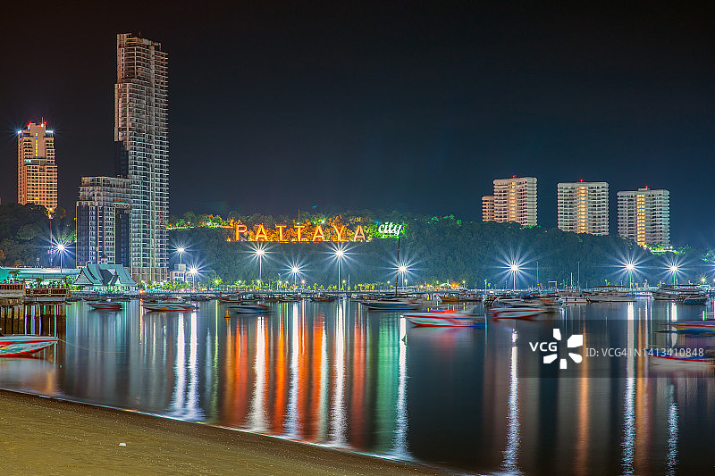 帕塔亚城市全景，黄昏时分的帕塔亚城市全景图片素材