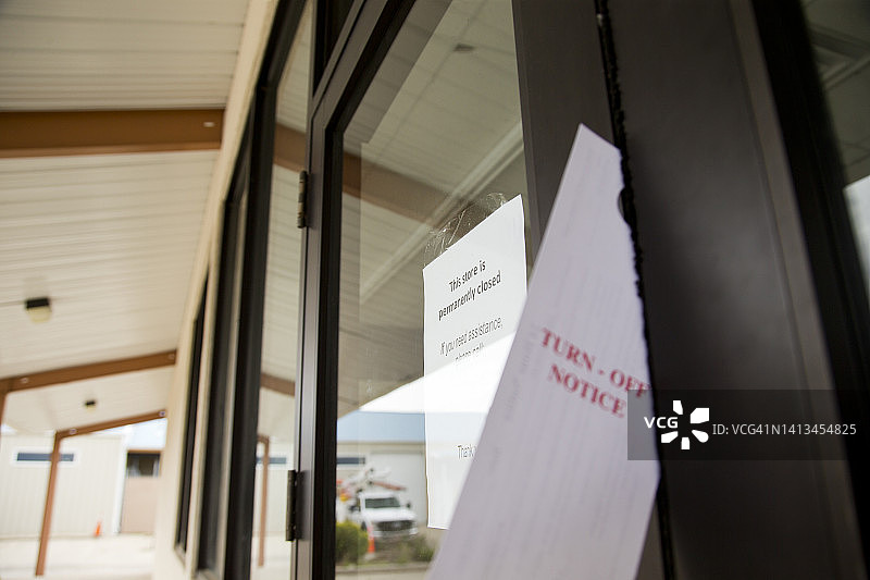 政治概念：永久关闭的企业图片素材