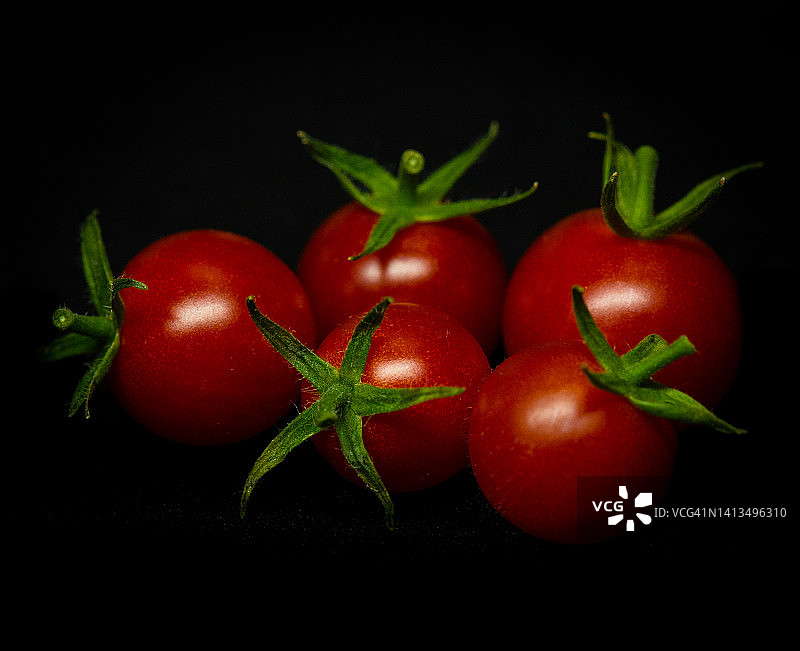 一堆红色成熟的樱桃番茄图片素材
