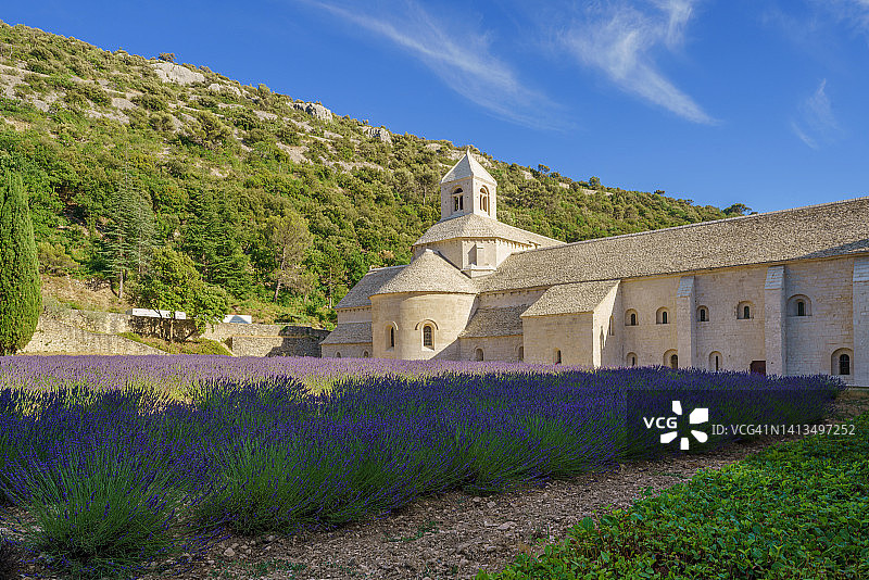 法国普罗旺斯塞南克修道院黄昏景色图片素材
