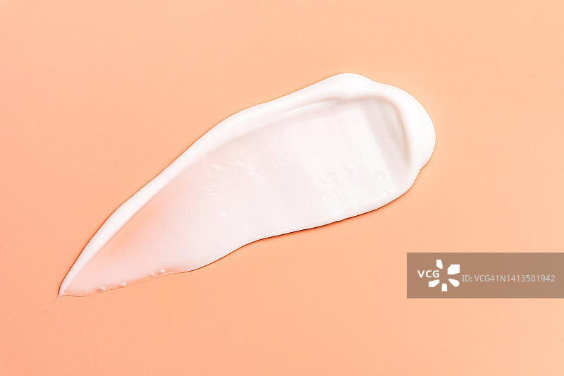 米色背景抗衰老润肤霜或身体乳纹理涂抹图片素材
