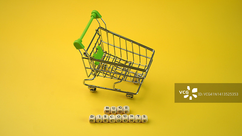 巨额折扣，在线购物概念照片，带文案空间图片素材