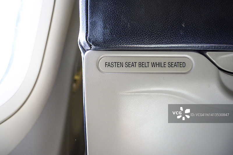 飞机座位上的安全警告图片素材