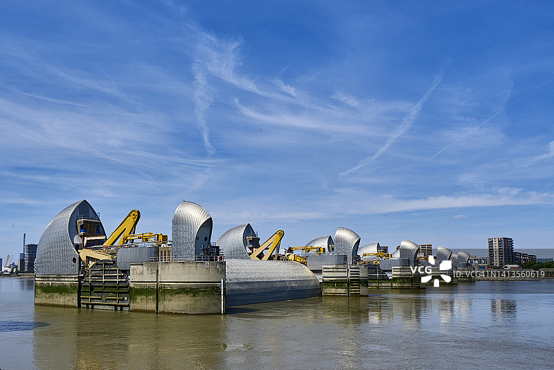 英国伦敦泰晤士河防洪闸（低潮）图片素材