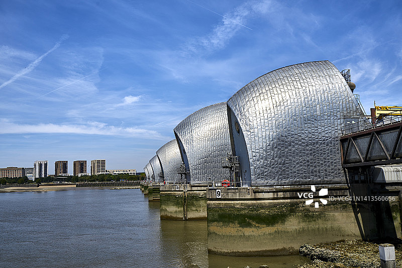 英国伦敦泰晤士河防洪闸（低潮）图片素材