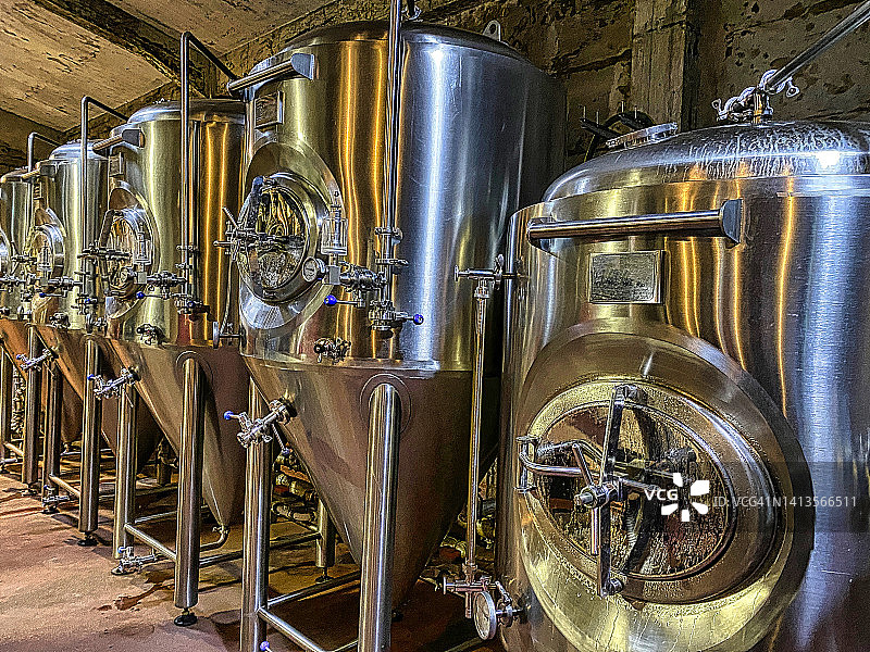 啤酒厂发酵罐图片素材