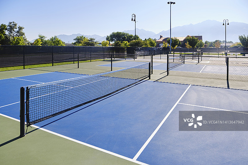 公共公园里的匹克球场图片素材