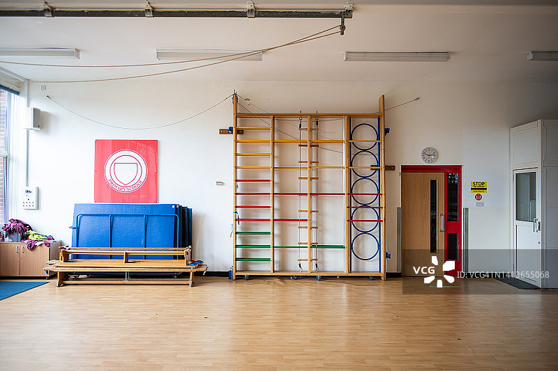 英国小学体育课肋木图片素材