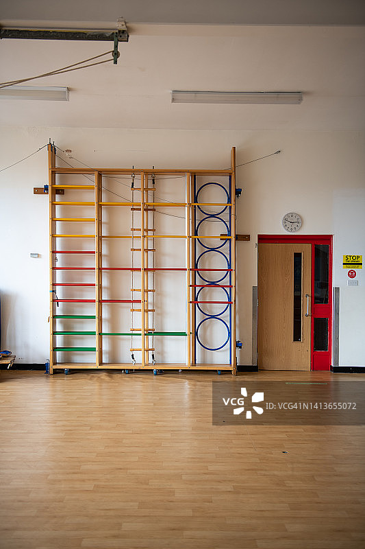 英国小学体育课肋木图片素材