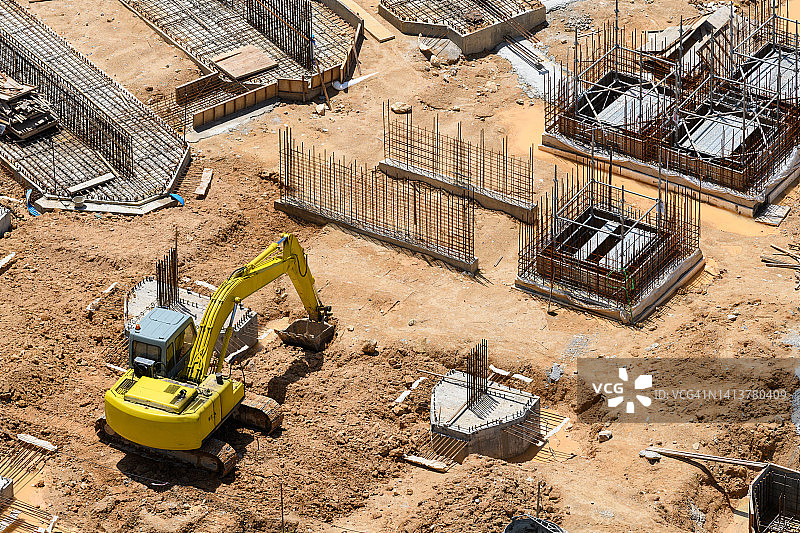 挖掘机施工现场的俯视图图片素材