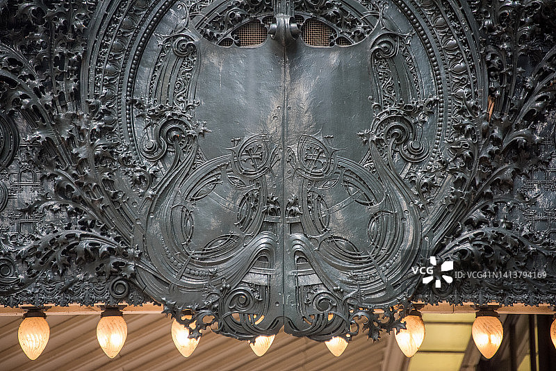 芝加哥沙利文中心北立面遮篷上的装饰铁制品图片素材