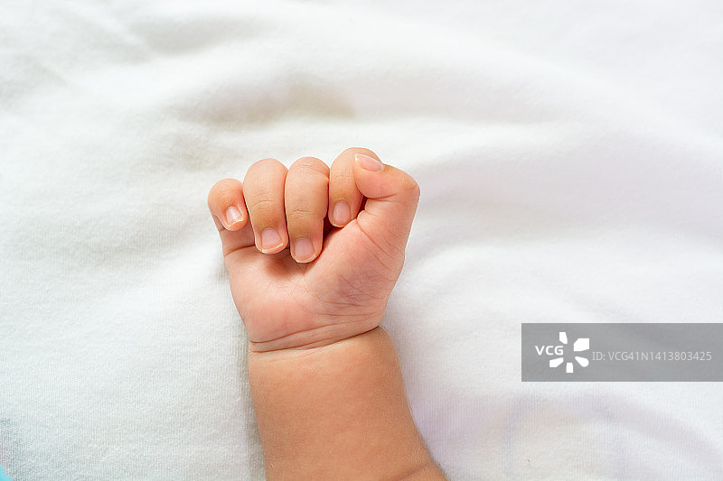 新生儿宝宝的手图片素材