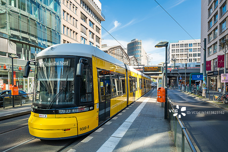 弗里德里希大街火车站的有轨电车图片素材