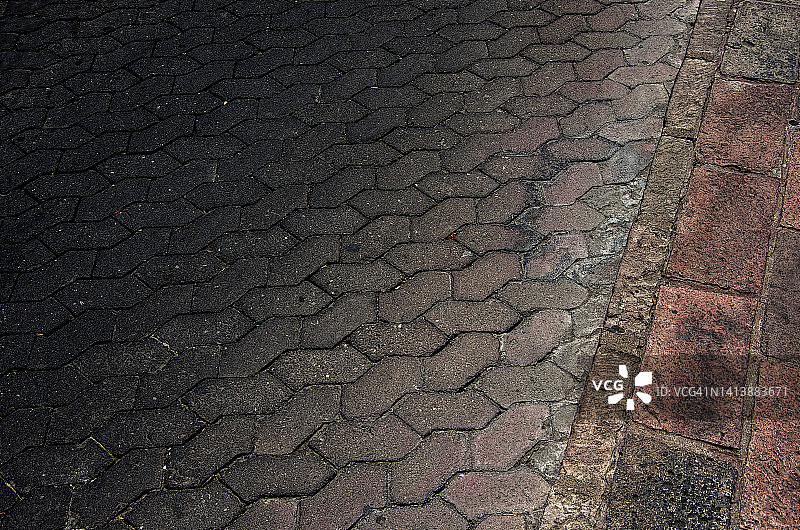 锯齿形路面与红色矩形人行道铺路图片素材